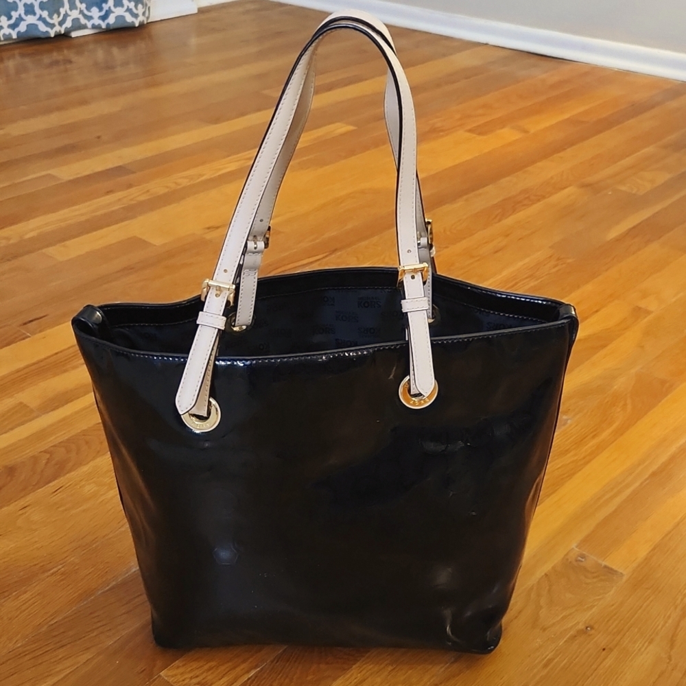 Michael Kors Jet Set Tote